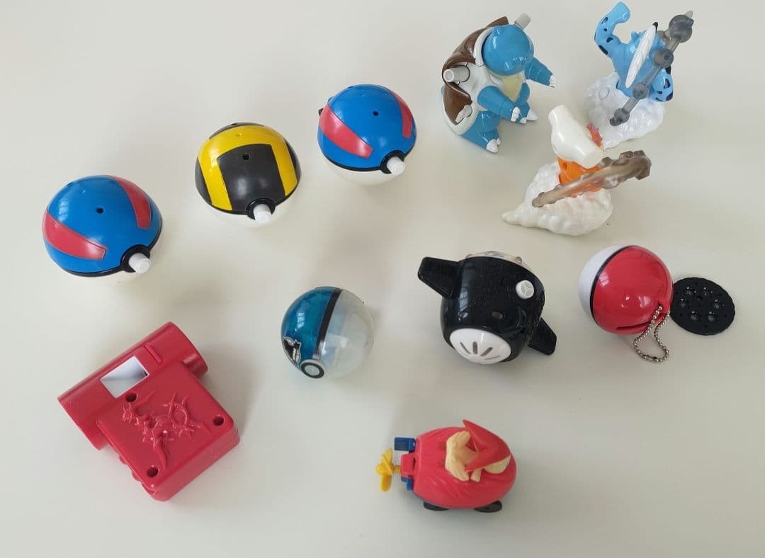 ポケモン グッズまとめ スーパーボール 小物入れ ハッピーセットなど