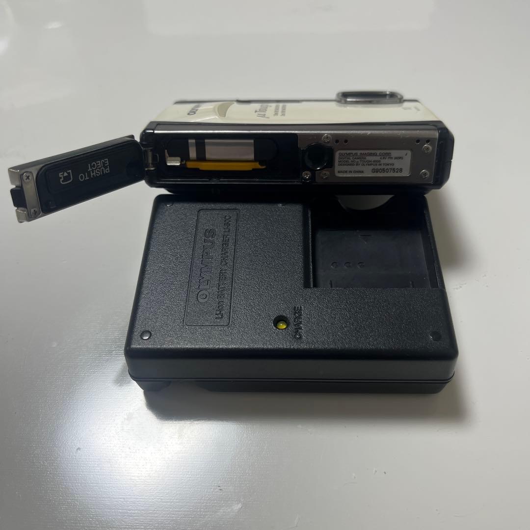 【送料無料】デジタルカメラ Olympus μ Tough-6000 オリンパス