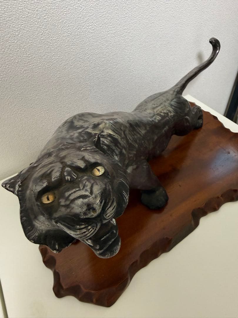 昭和レトロ　鉄アイアン　虎　トラ　寅　タイガー　彫刻 木製台座付き