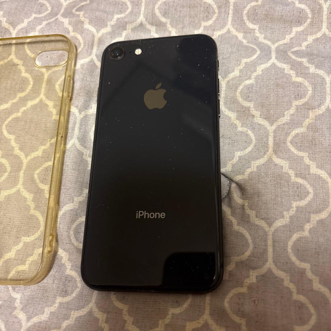 S*）様 iPhone8 64GB ドコモ