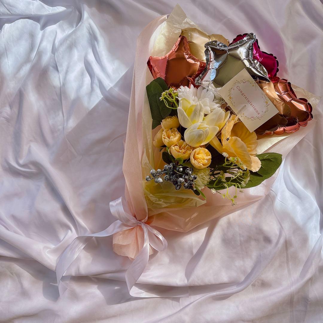 バルーン付きアーティフィシャルフラワーブーケ（無料ラッピング付き）