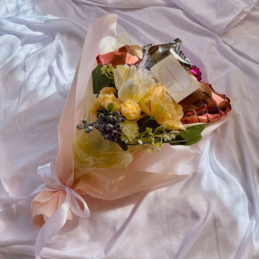 バルーン付きアーティフィシャルフラワーブーケ（無料ラッピング付き）