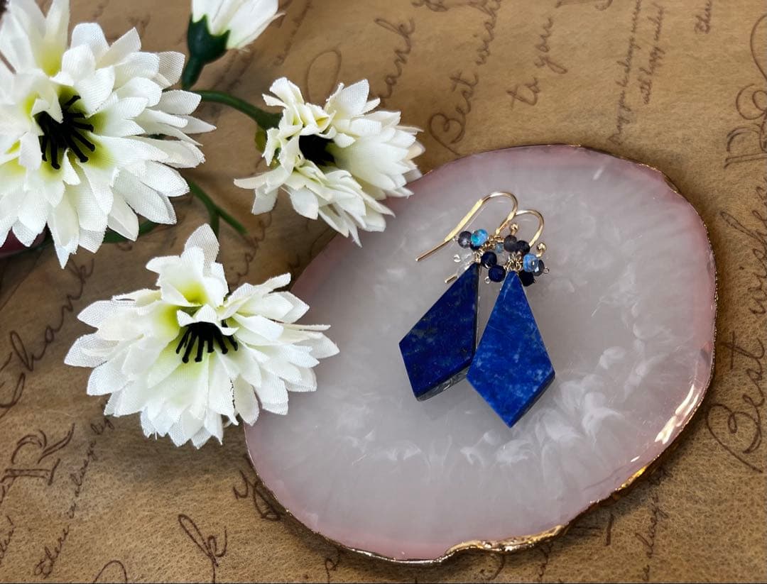 14kgfラピスラズリ✖️マザオパ✖️水晶カービングピアス