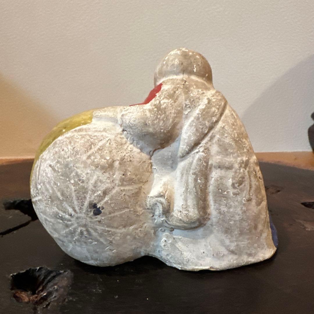 伝統的な陶器製人形 置物