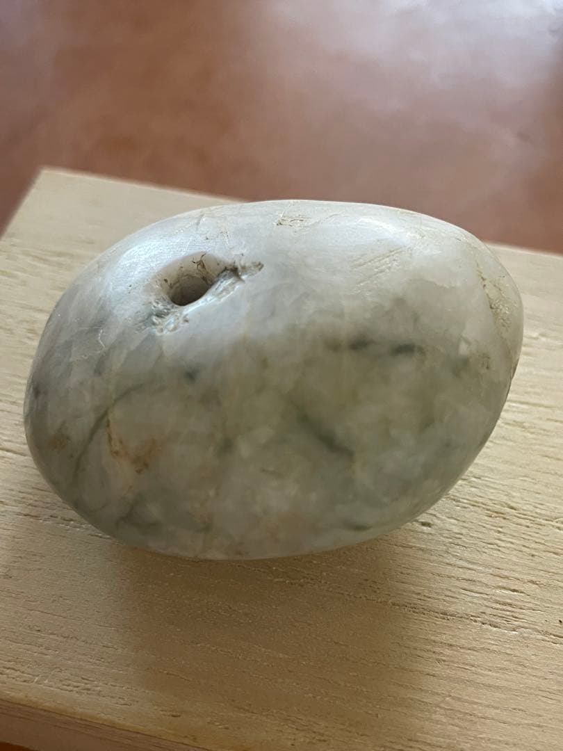 縄文期 翡翠製 緒締め玉形大珠　出土品