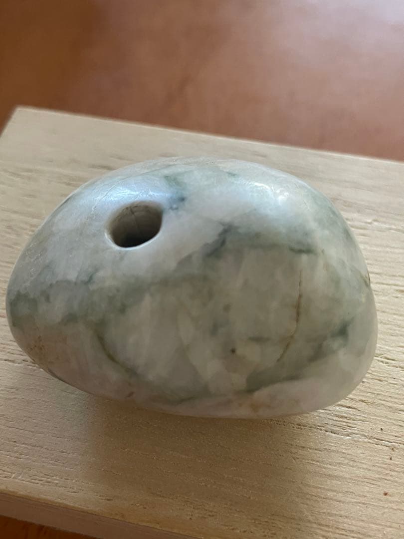 縄文期 翡翠製 緒締め玉形大珠　出土品