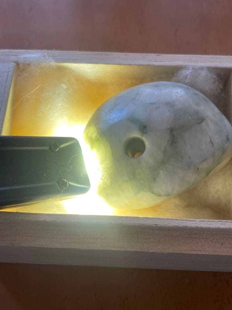 縄文期 翡翠製 緒締め玉形大珠　出土品