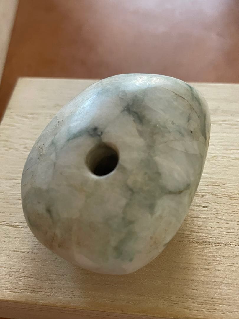 縄文期 翡翠製 緒締め玉形大珠　出土品