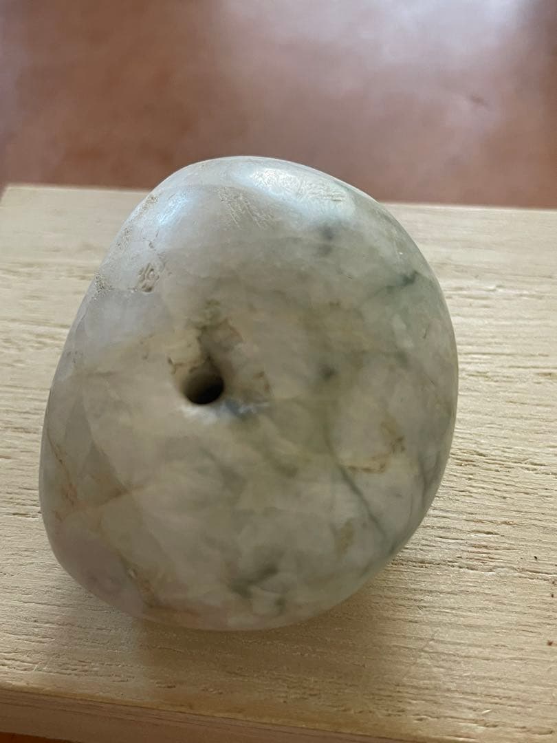 縄文期 翡翠製 緒締め玉形大珠　出土品