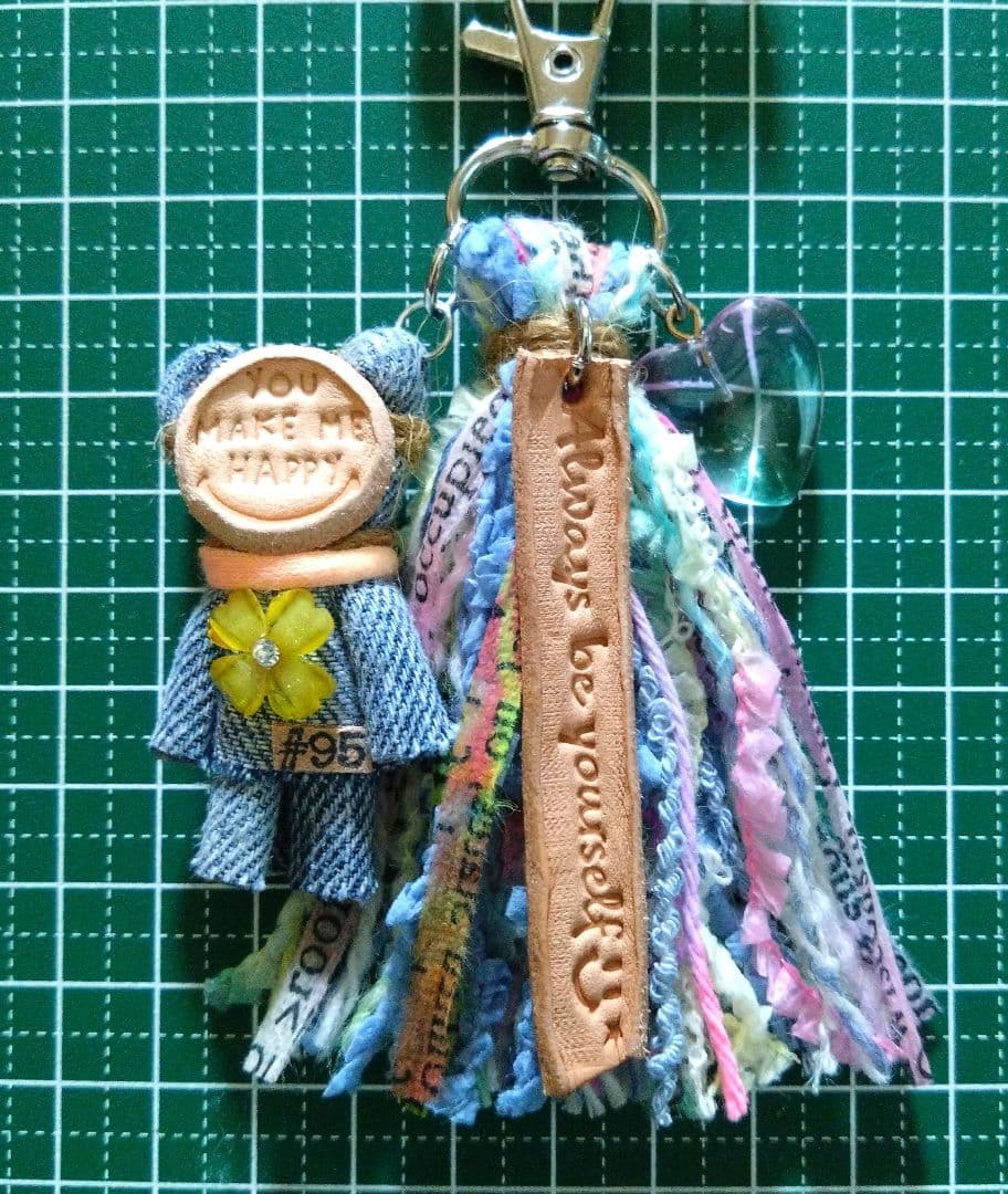 デニムリメイク☆タッセルキーホルダー☆マスコットチャーム付き☆タイプ・O