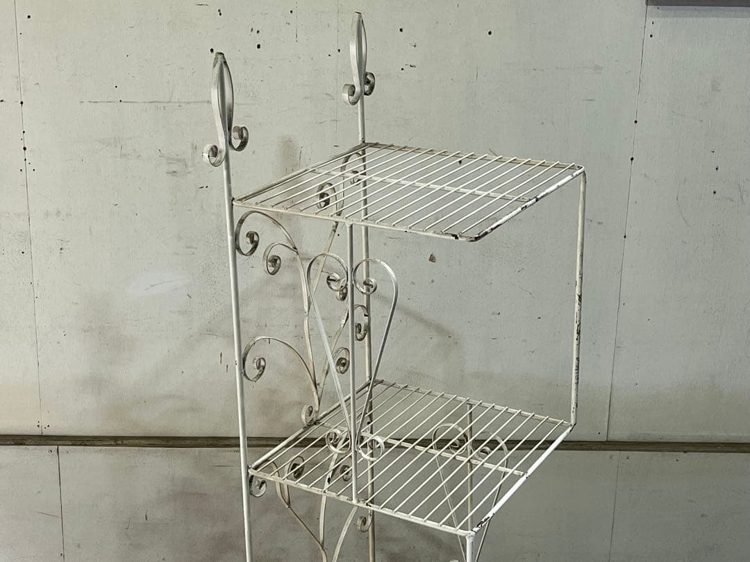 古いガーデニングのスチール棚 縦型シェルフ