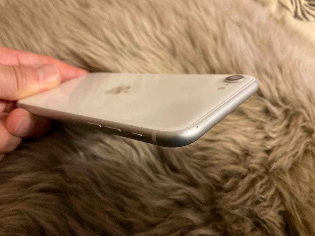 ゆ*ゆ様 Apple iPhone SE (第2世代) ホワイト