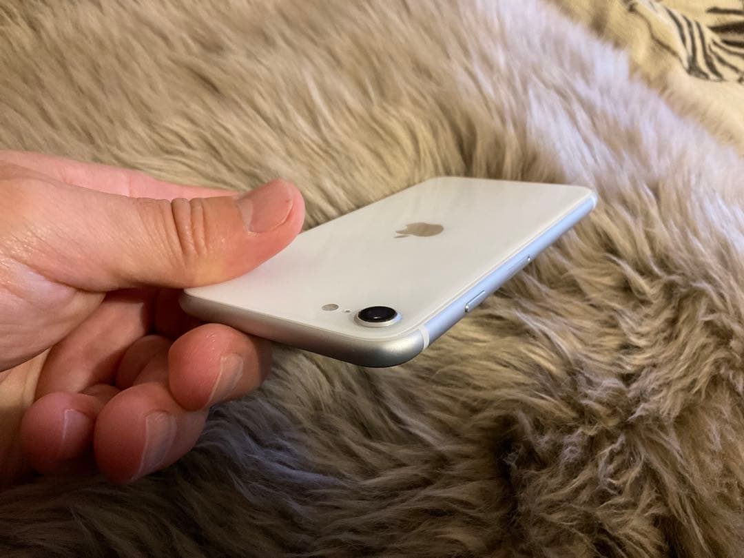 ゆ*ゆ様 Apple iPhone SE (第2世代) ホワイト