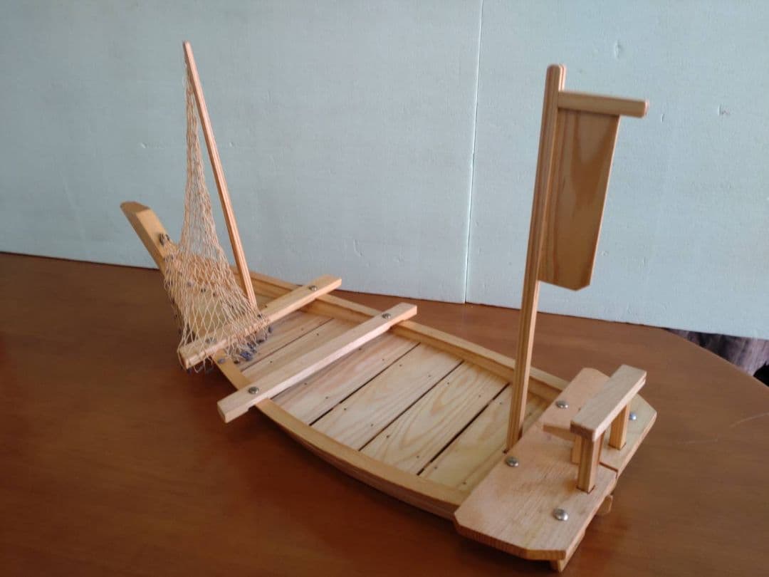 舟盛り、料理船は木製で網付きです。刺身皿お寿司皿の盛付け宴会お祝い正月等の豪華舟