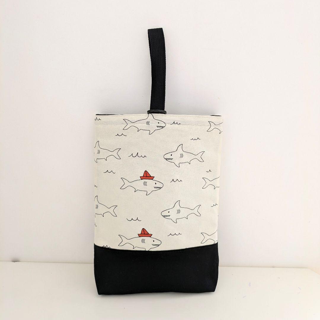 裏地キルティング大きめレッスンバッグ、上履き袋、体操着袋　ジョーズ×ブラック