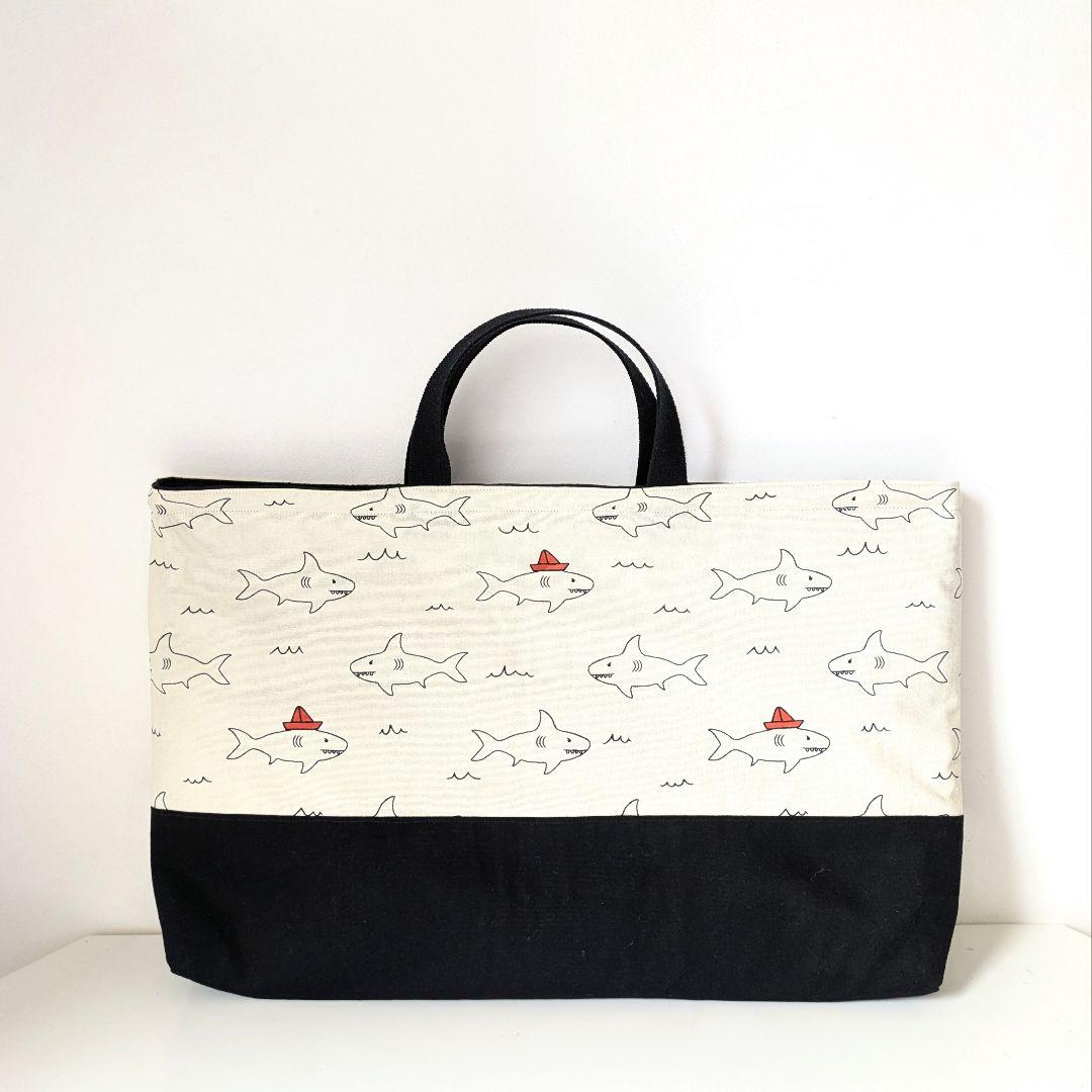 裏地キルティング大きめレッスンバッグ、上履き袋、体操着袋　ジョーズ×ブラック