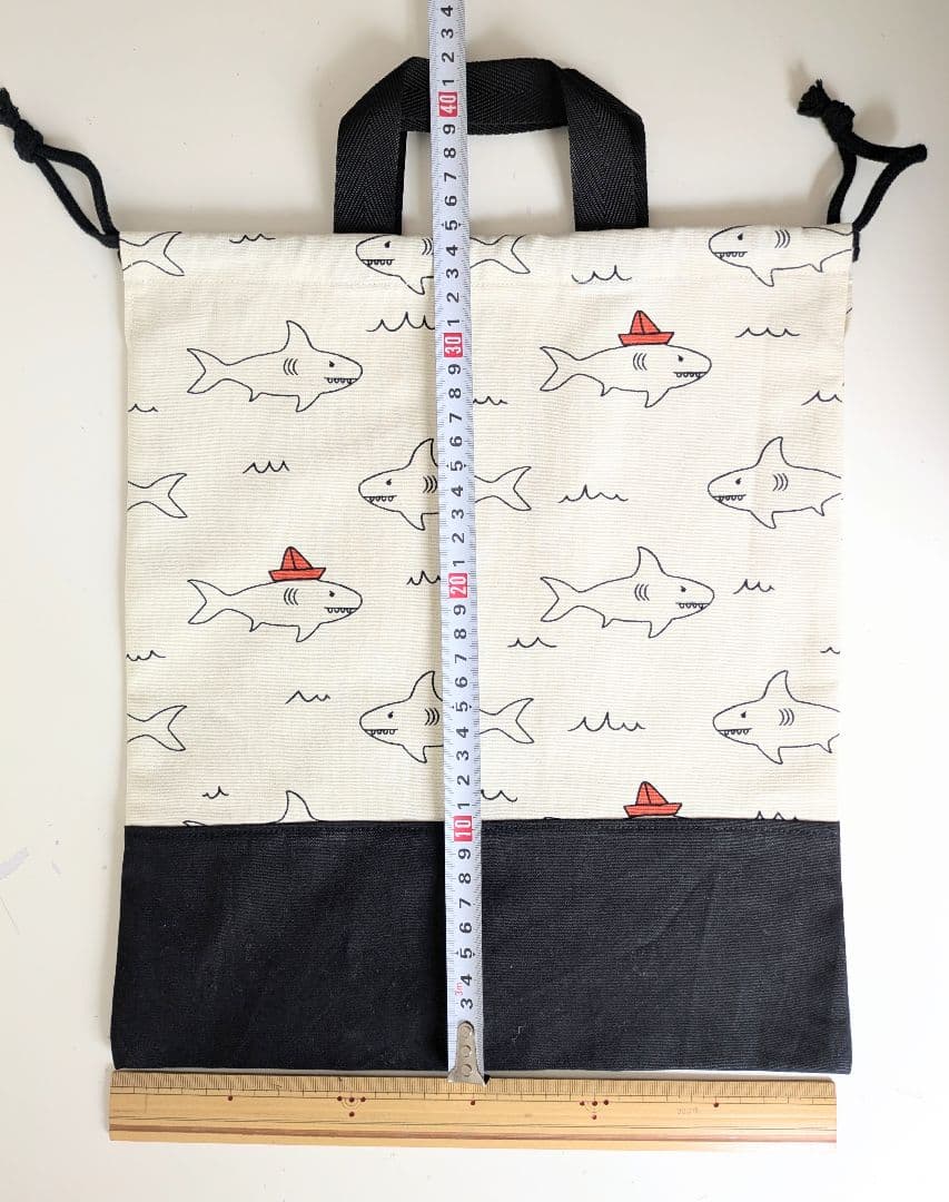 裏地キルティング大きめレッスンバッグ、上履き袋、体操着袋　ジョーズ×ブラック