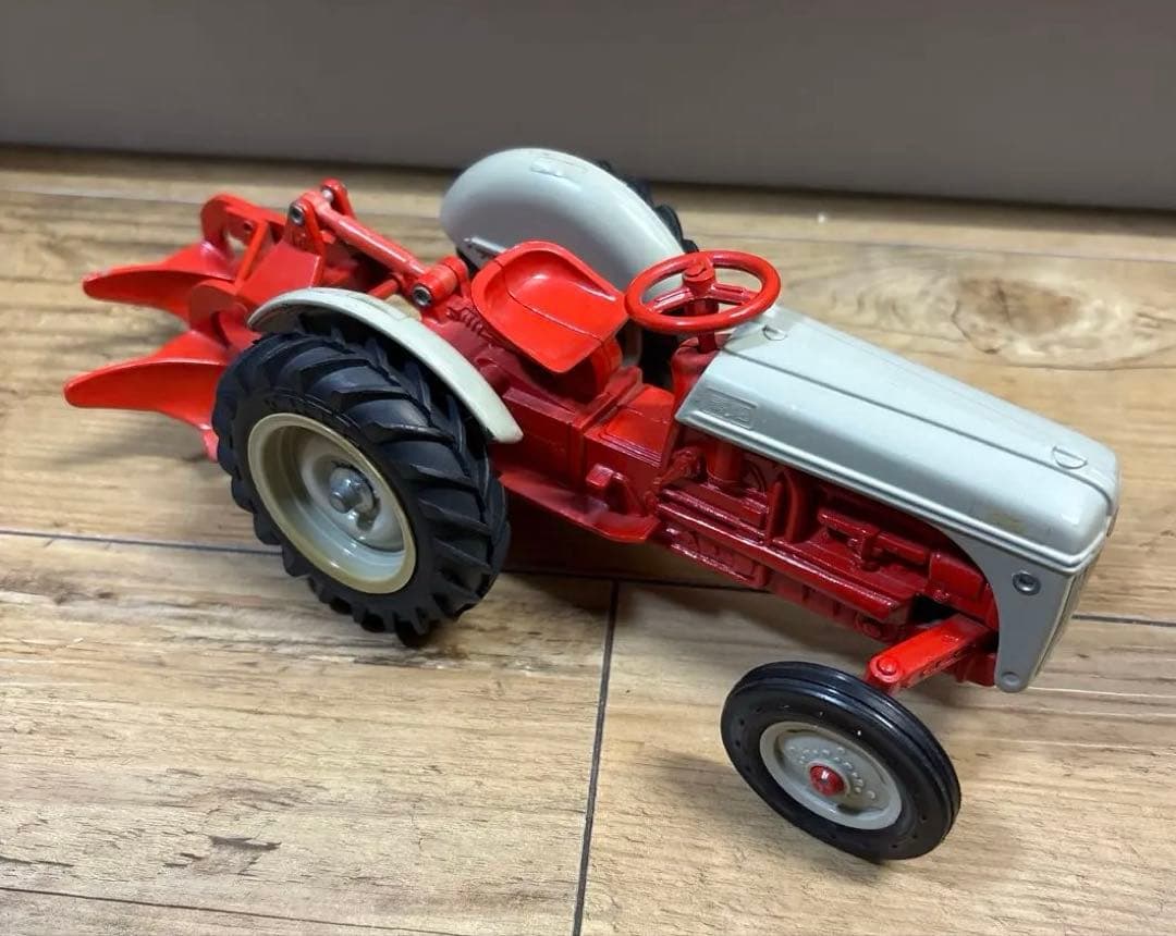 1/16 Ford USAフォード 2458トラクター　ミニチュア