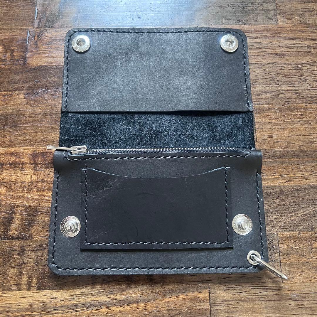 姫路レザー トラッカーウォレット ミドル 黒 クロコ型押し 銀 紙幣折らず収納可