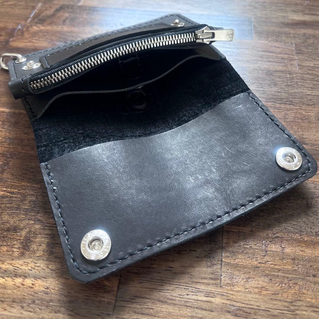 姫路レザー トラッカーウォレット ミドル 黒 クロコ型押し 銀 紙幣折らず収納可