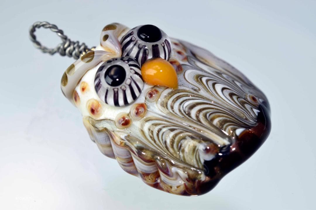 フクロウのトンボ玉 ガラスのジュエリー ペンダントトップ10850-491