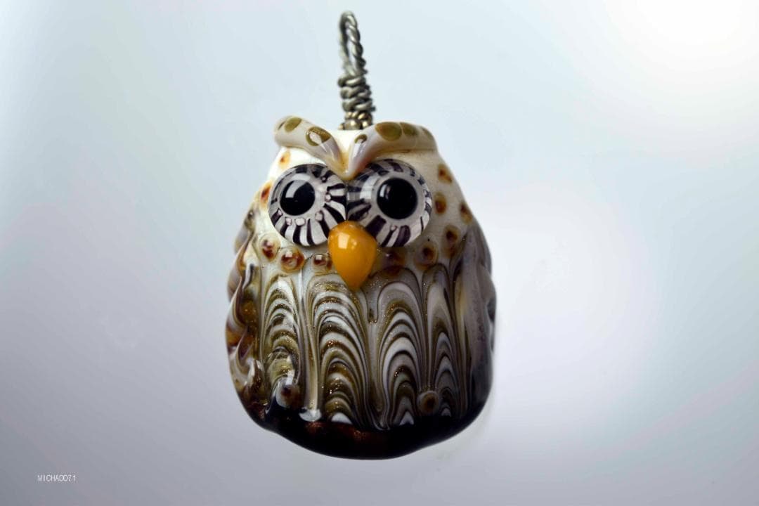 フクロウのトンボ玉 ガラスのジュエリー ペンダントトップ10850-491