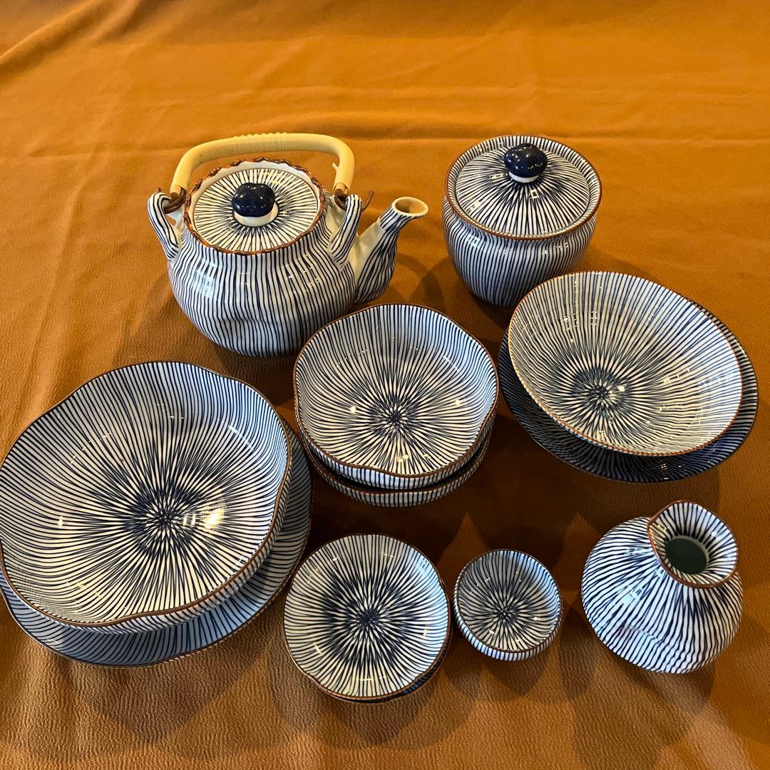 青いストライプ模様の陶器12点セット