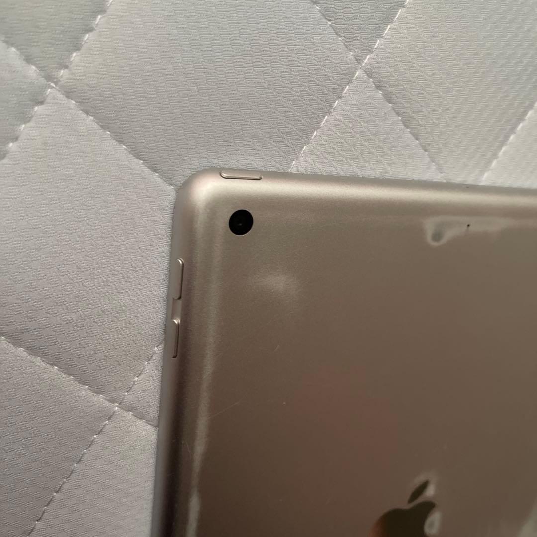iPad 第5世代（32GB・ゴールド）動作良好！