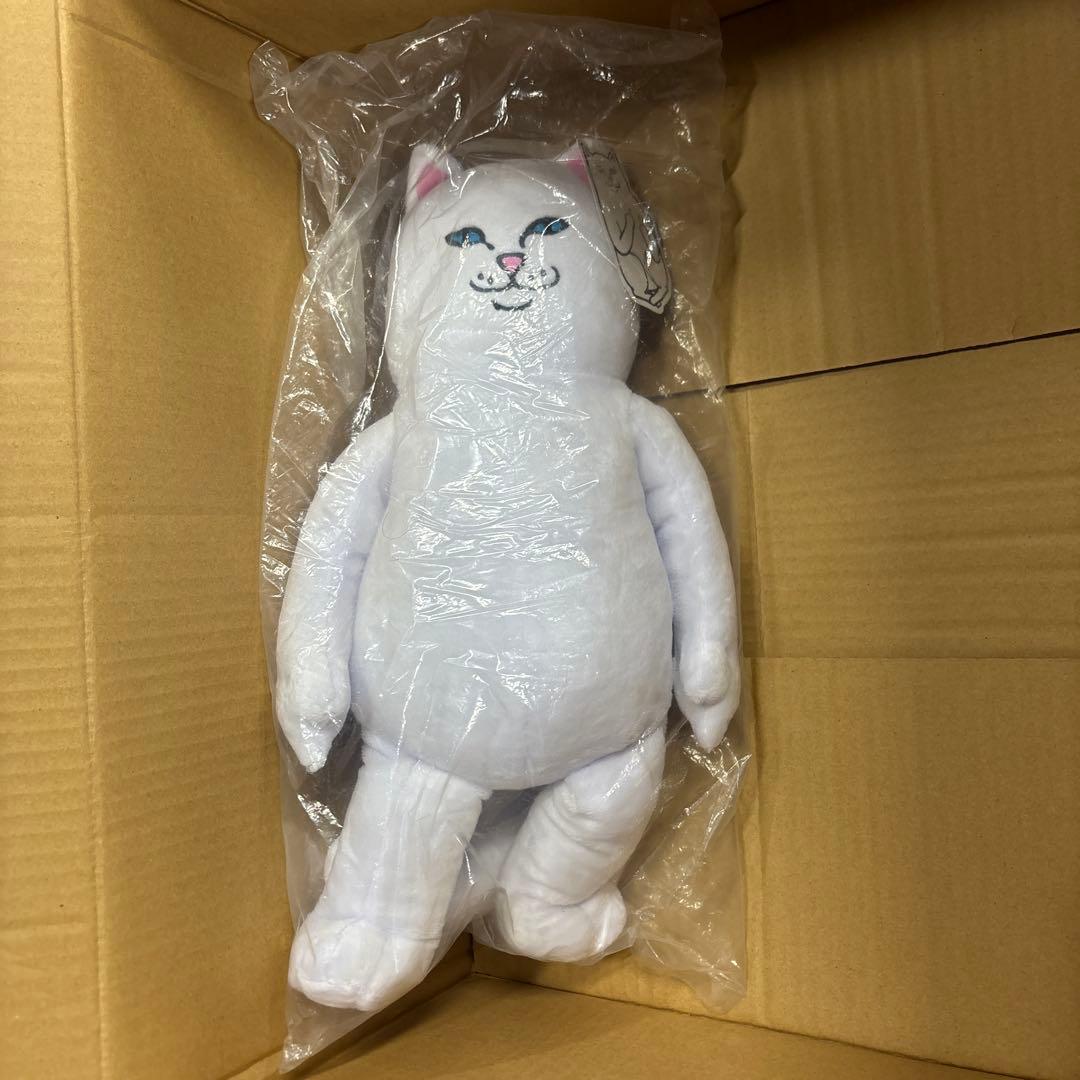 RipNDip 猫のぬいぐるみ