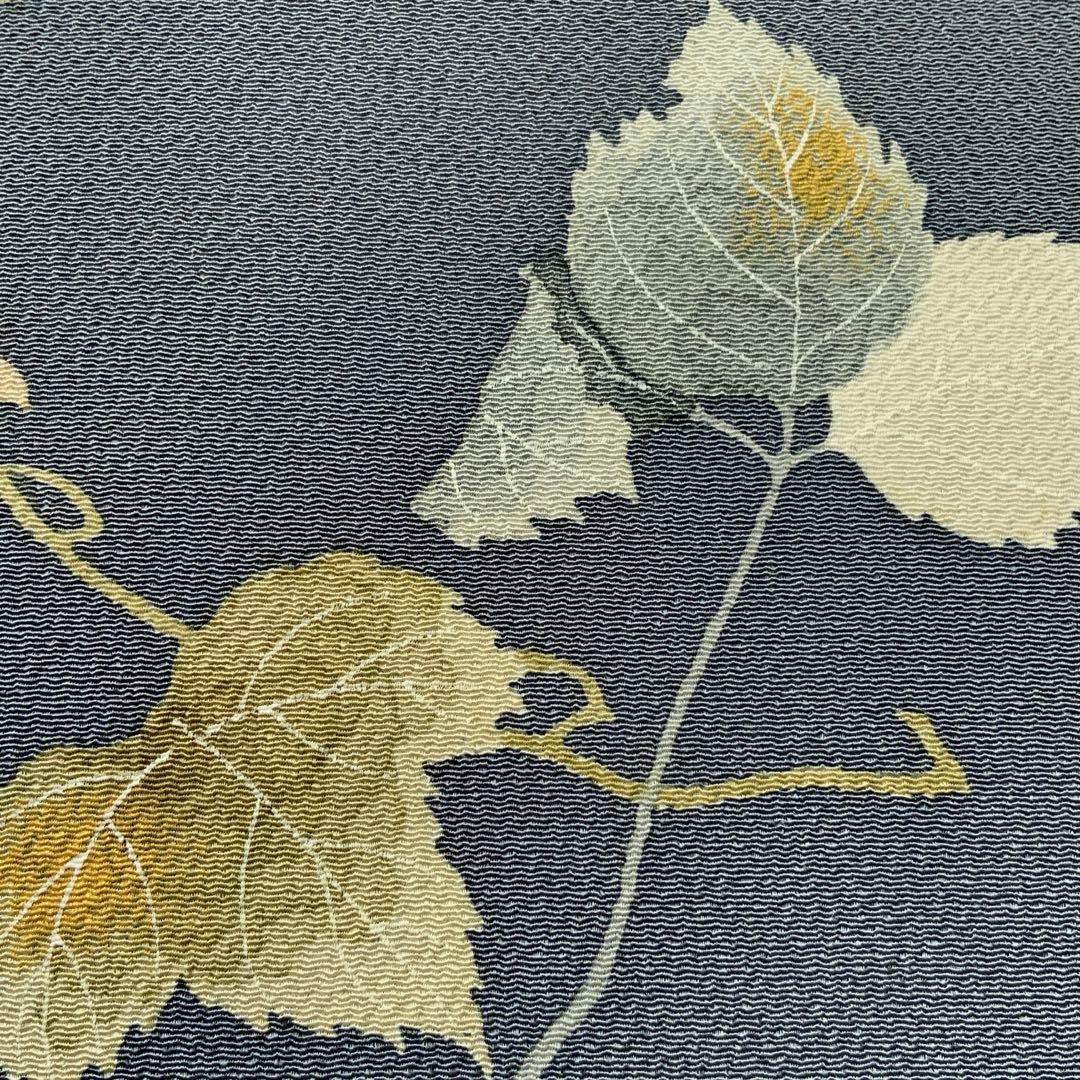 鬼しぼ縮緬　薄縹色に手描きの葉文　リメイク　胡桃皮ハンドルバッグ　浅型マチ広め