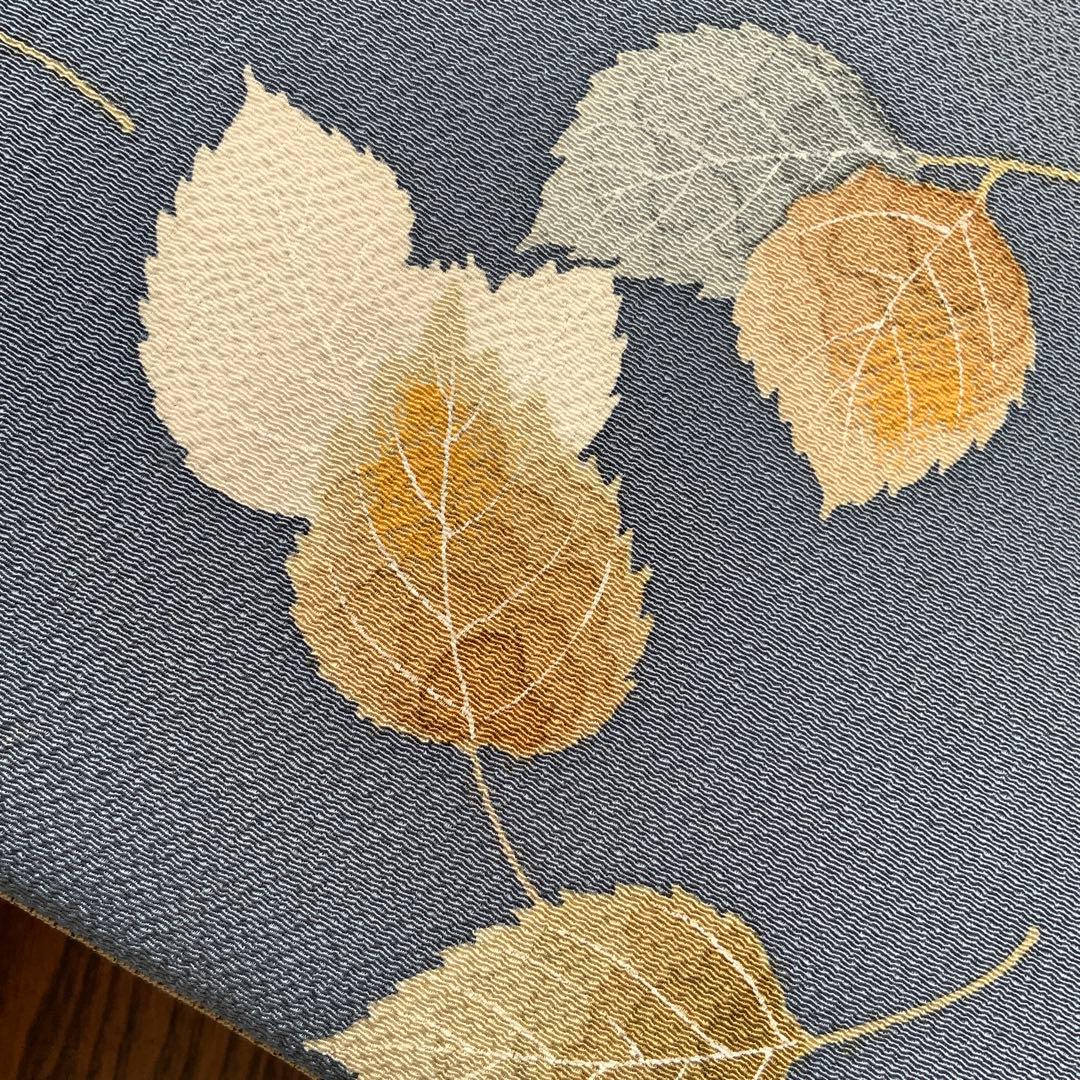 鬼しぼ縮緬　薄縹色に手描きの葉文　リメイク　胡桃皮ハンドルバッグ　浅型マチ広め