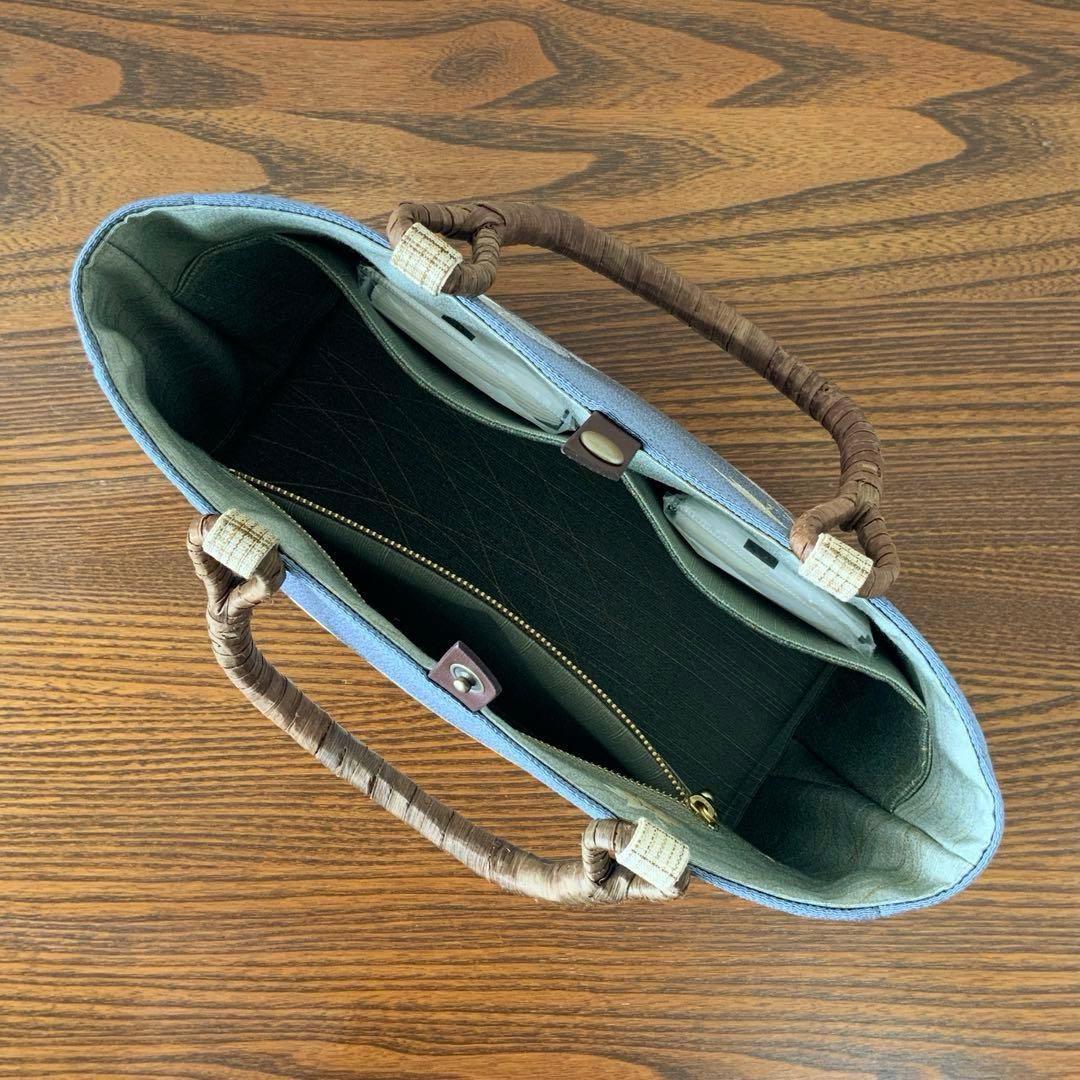 鬼しぼ縮緬　薄縹色に手描きの葉文　リメイク　胡桃皮ハンドルバッグ　浅型マチ広め