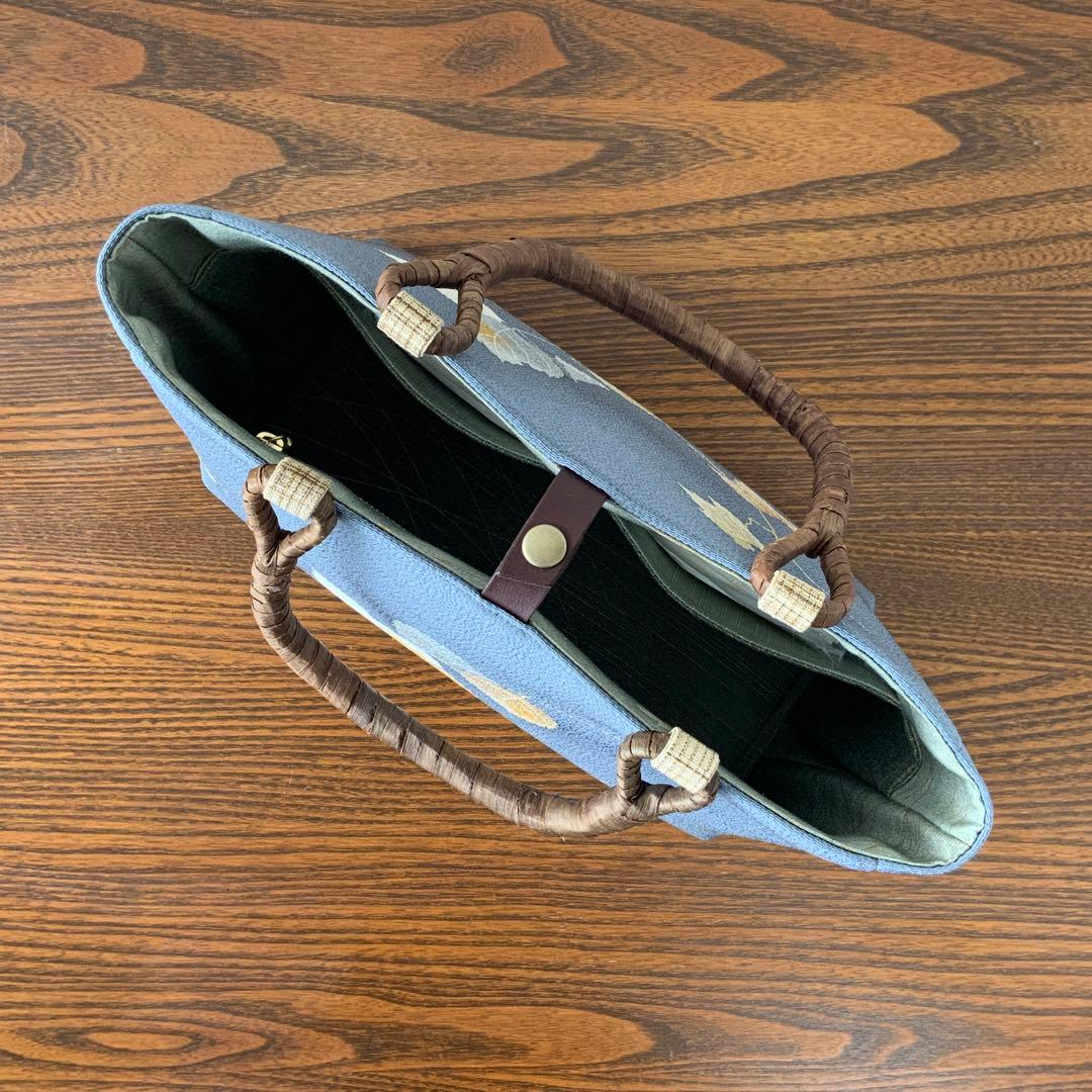 鬼しぼ縮緬　薄縹色に手描きの葉文　リメイク　胡桃皮ハンドルバッグ　浅型マチ広め