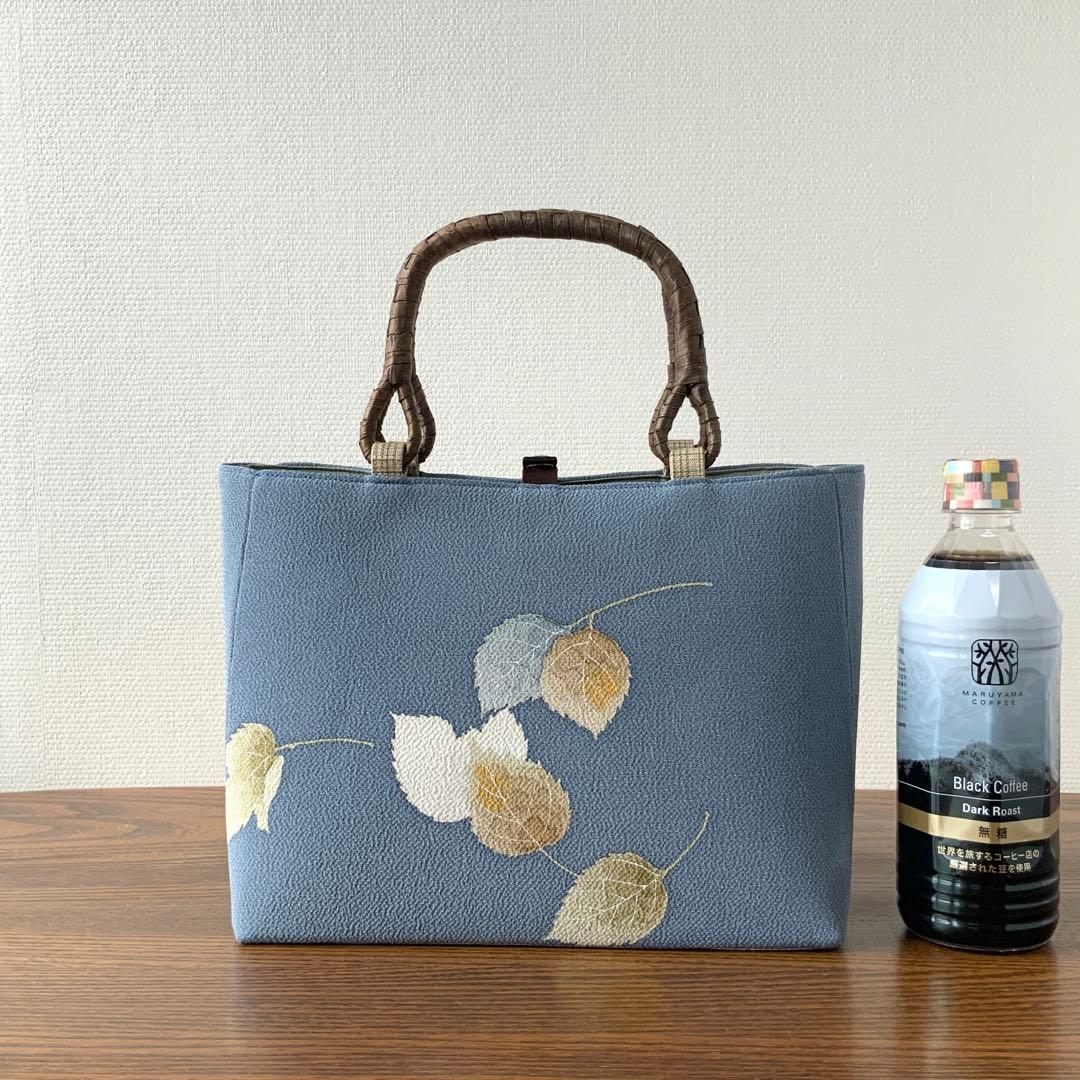 鬼しぼ縮緬　薄縹色に手描きの葉文　リメイク　胡桃皮ハンドルバッグ　浅型マチ広め