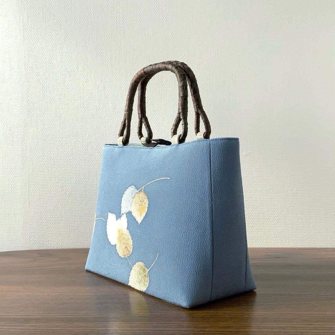 鬼しぼ縮緬　薄縹色に手描きの葉文　リメイク　胡桃皮ハンドルバッグ　浅型マチ広め