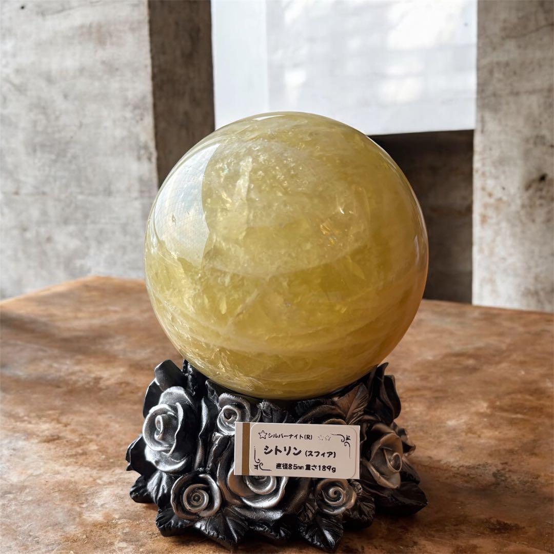 【セレクト品】シトリン(スフィア)865グラム　台座付き