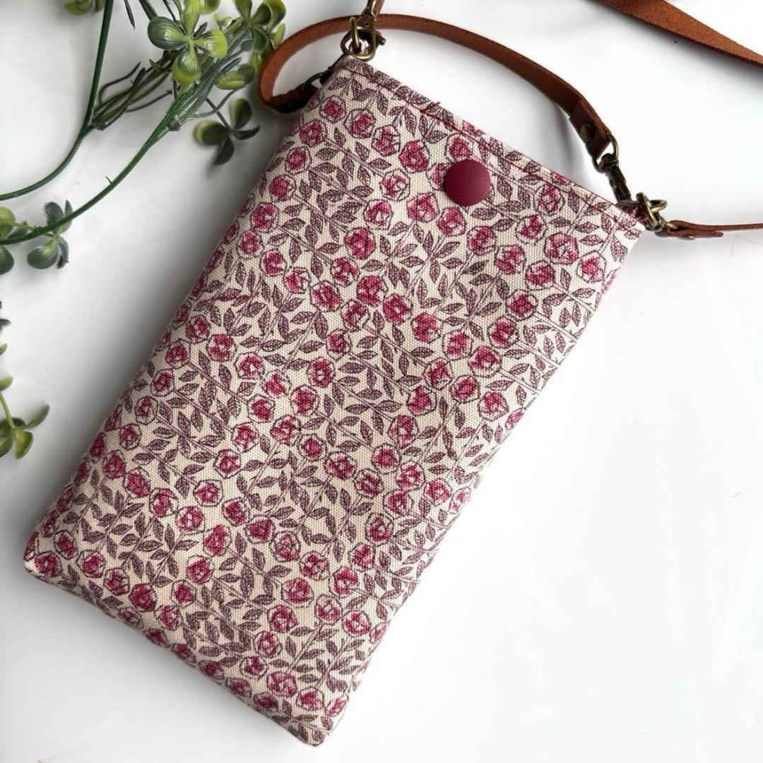 《専用》ハンドメイドスマホポーチ▪️ ショルダー紐付♡ スリーピングローズ▪️エンジ