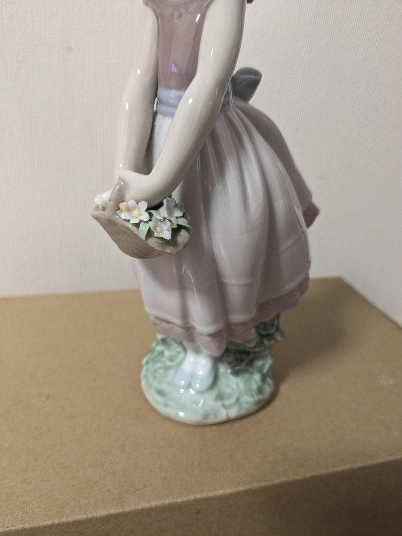 リアドロ　花の小径　8246　LLADRO　インテリア　置物