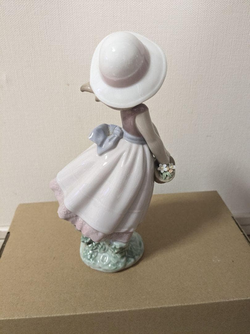 リアドロ　花の小径　8246　LLADRO　インテリア　置物