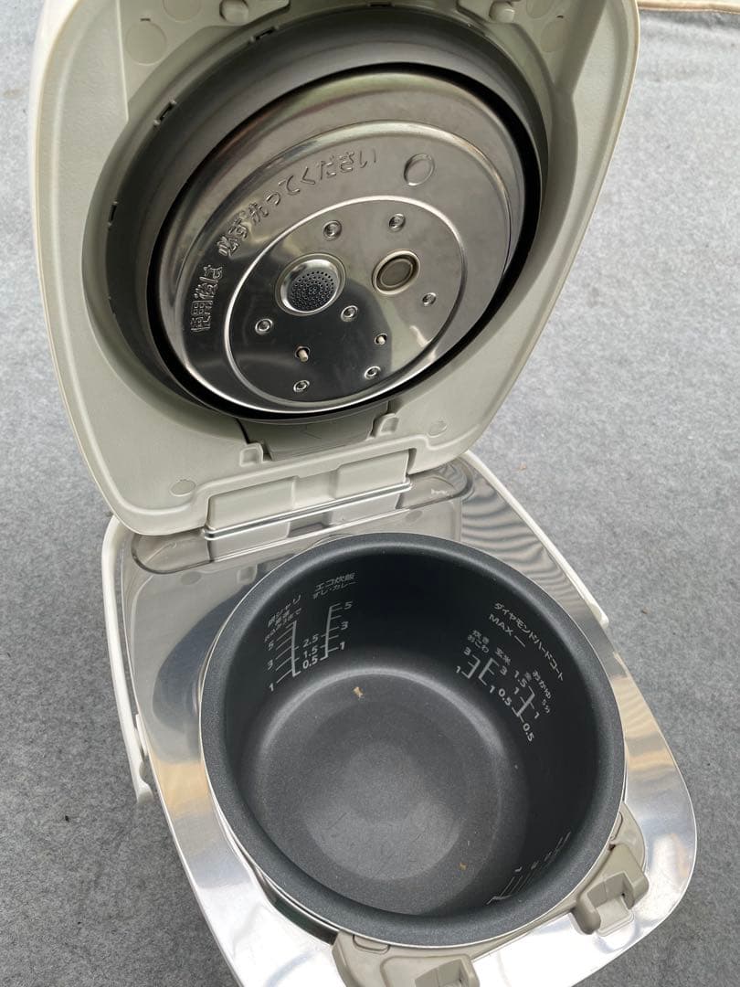 割と綺麗　Panasonic 5合炊圧力IH炊飯器　SR-PB10E4