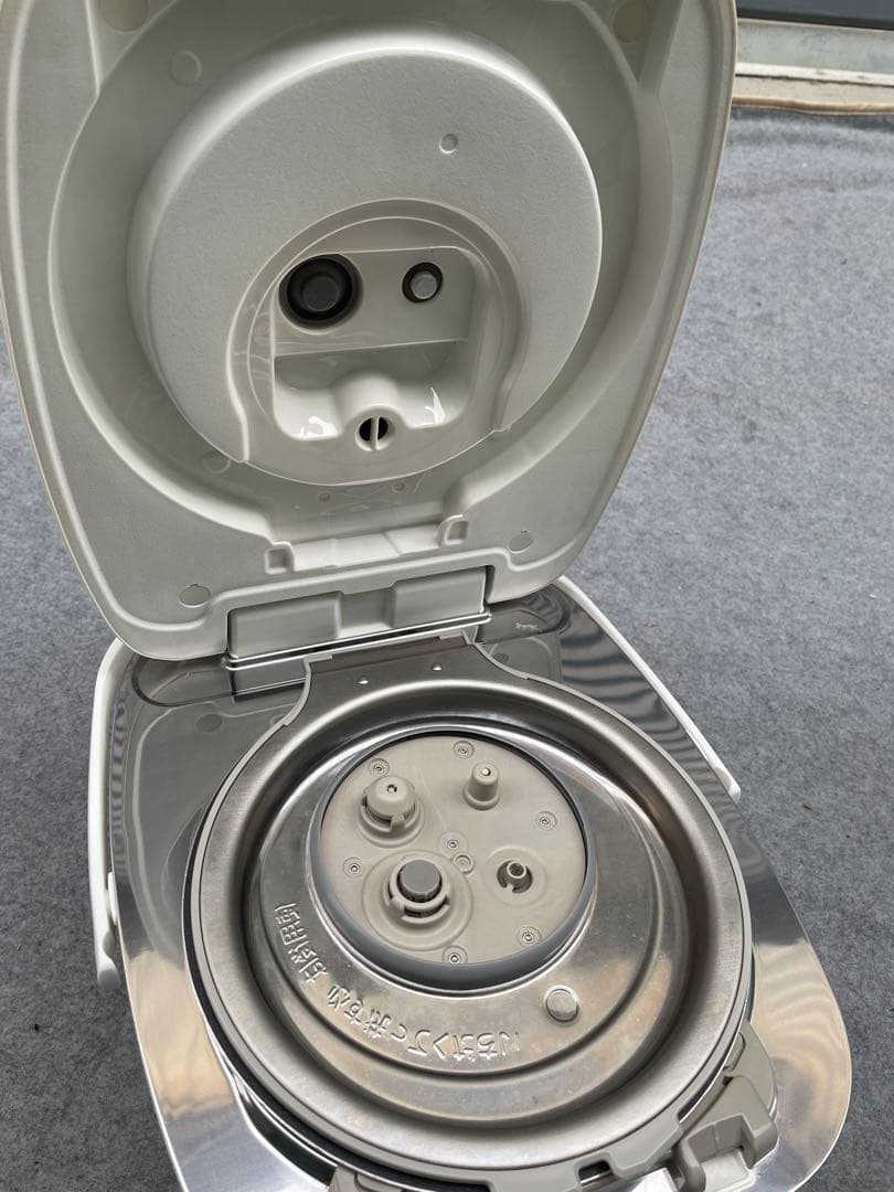 割と綺麗　Panasonic 5合炊圧力IH炊飯器　SR-PB10E4