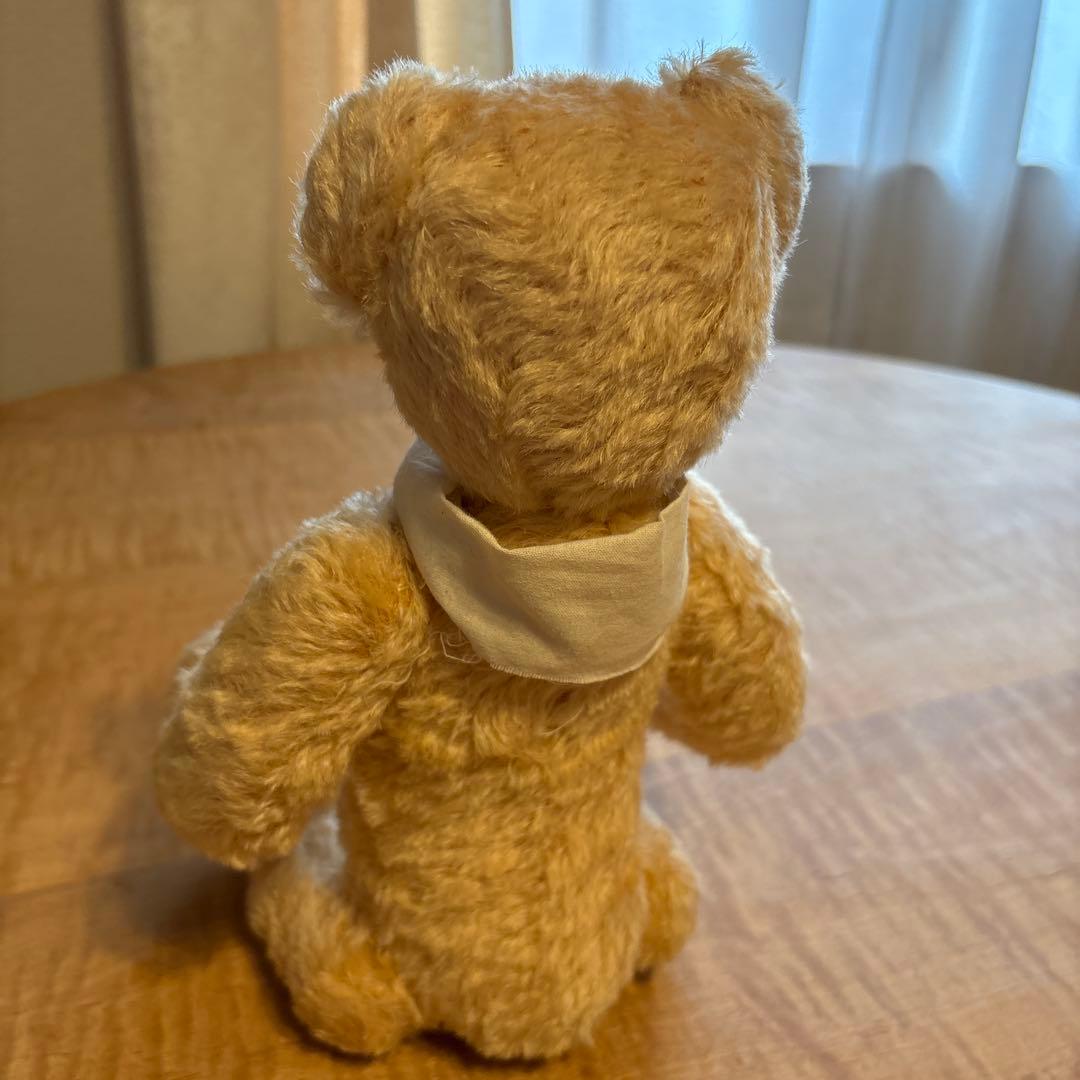 ベージュのファーテディベア スカーフ付き
