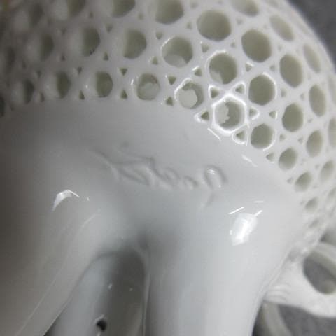 十三代中里茂右衛門平戸焼白磁彫籠目竜耳付香炉共箱附 [B28088]