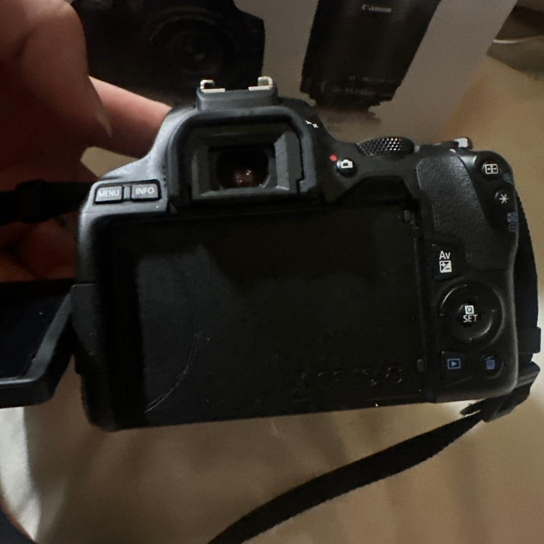 Canon EOS X10 デジタル一眼レフカメラ