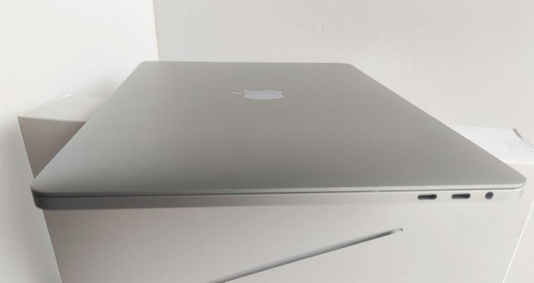 美品 13インチ MacBook Pro A2251 2020年モデル シルバー