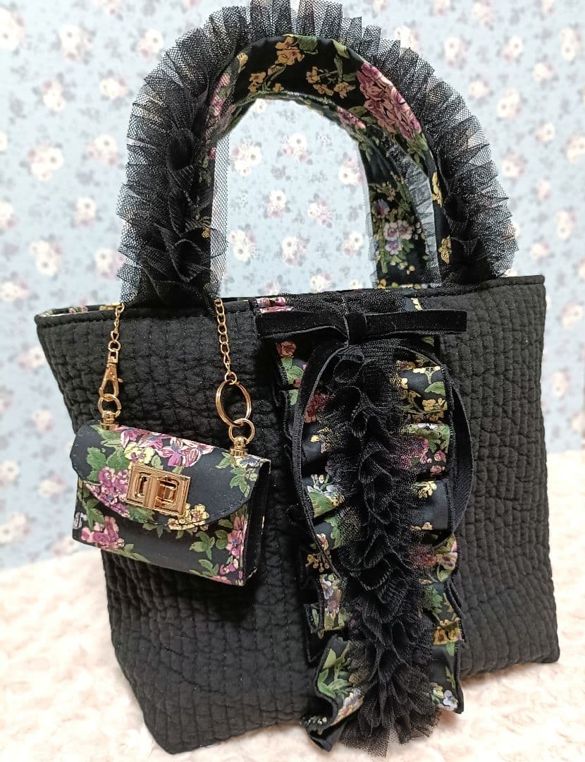 フリー出品　リバティ　セリーヌ　　持ち手がフリルのヌビトート　ブラック