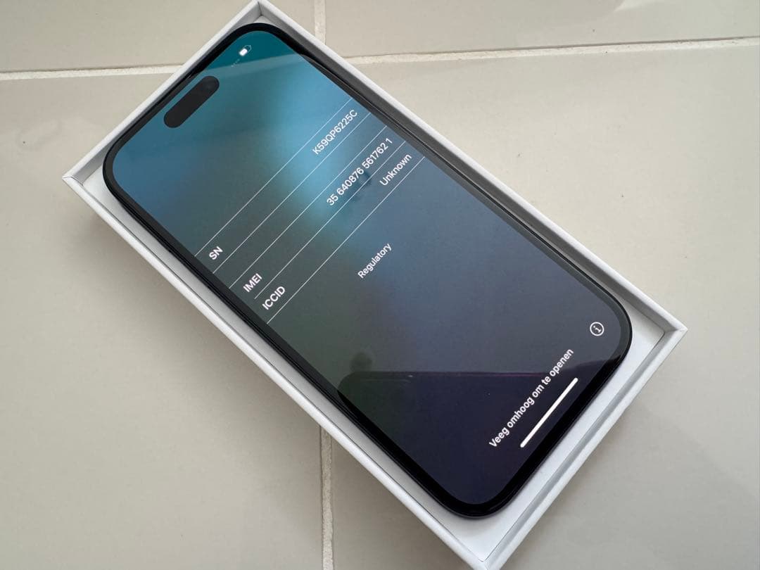 【超美品／おまけ付き】iPhone15 128GB ブラック 国内SIMフリー