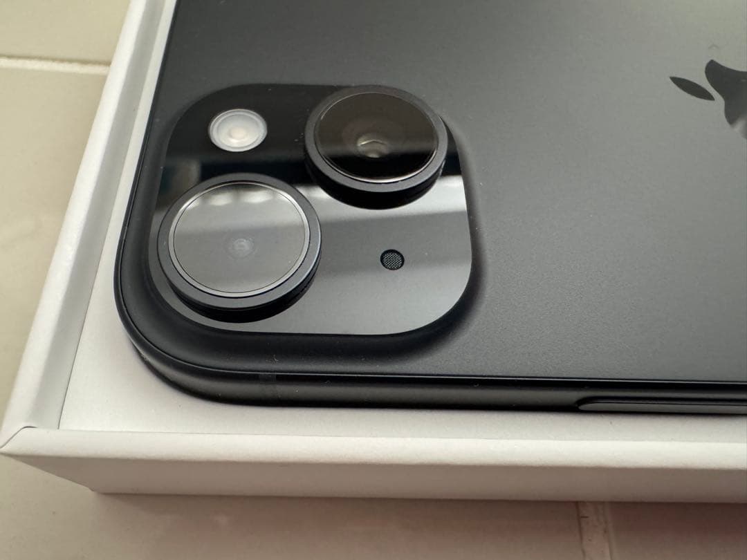 【超美品／おまけ付き】iPhone15 128GB ブラック 国内SIMフリー