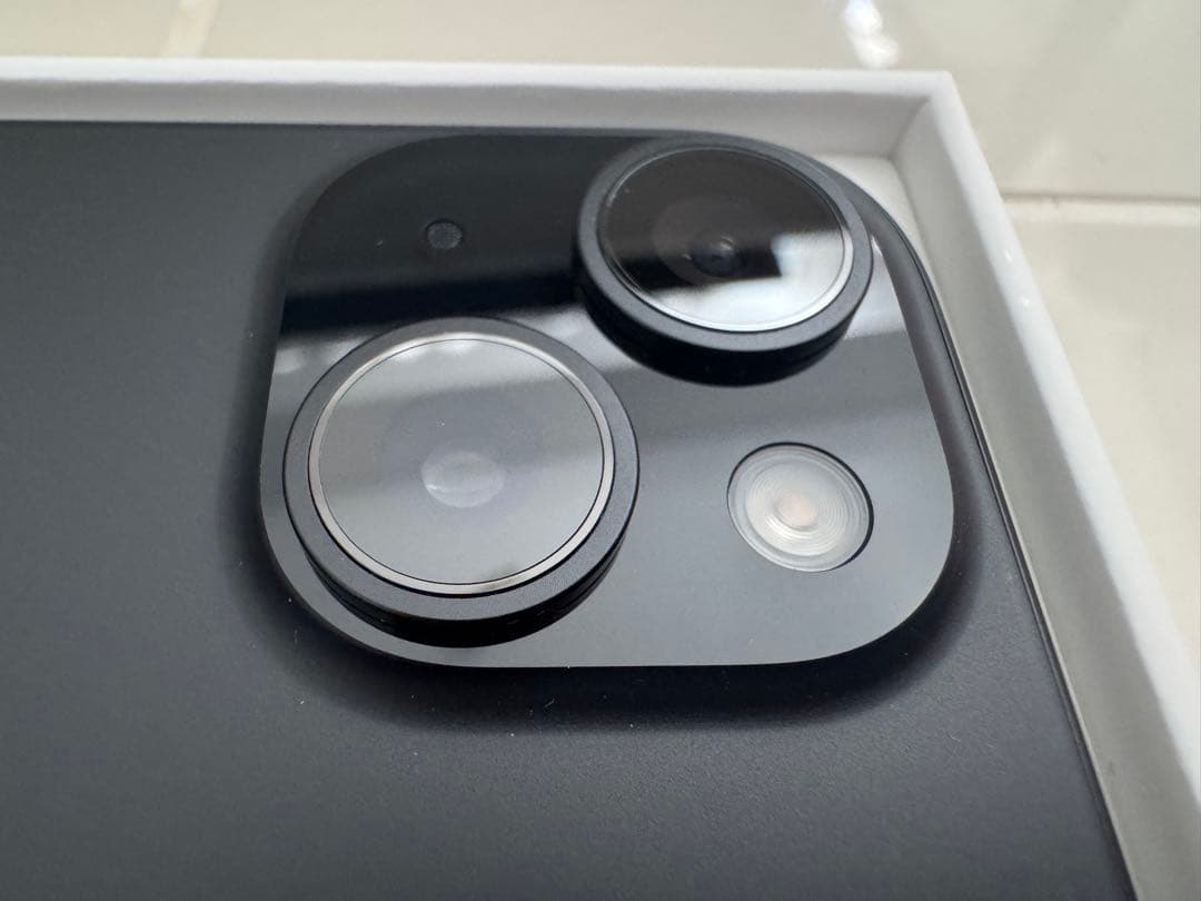 【超美品／おまけ付き】iPhone15 128GB ブラック 国内SIMフリー