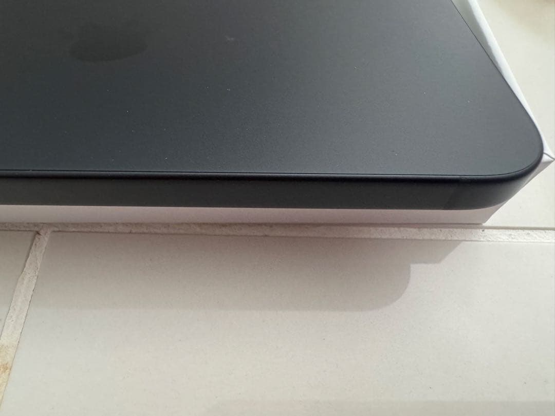 【超美品／おまけ付き】iPhone15 128GB ブラック 国内SIMフリー